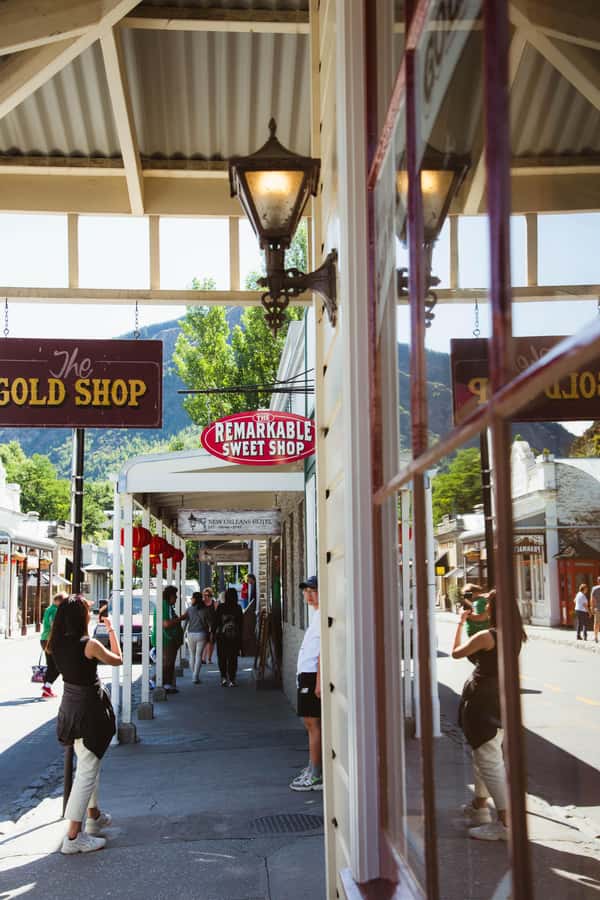 Queenstown: Scenic Highlights, Tour with Wine & Lake Cruise - Lake Hayes and mountain country: a scenic breather between big stops