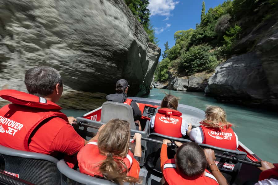 Queenstown: Shotover River Extreme Jet Boat Experience - What to Wear: Staying Warm and Not Miserable