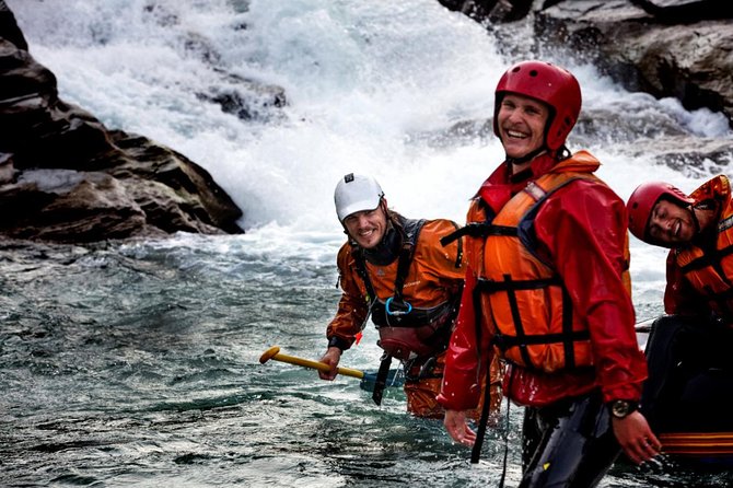 Queenstown Shotover River White Water Rafting - Meeting, gear up, and the wetsuit reality