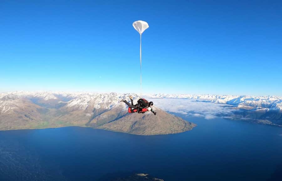 Queenstown: Tandem Skydive Experience - Freefall at up to 200 kph: turning fear into a story you can tell