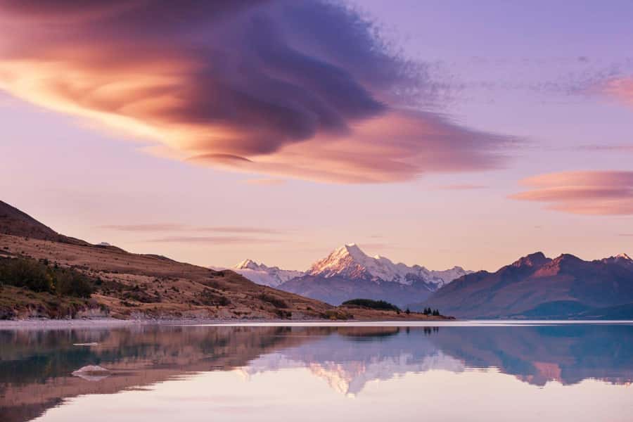 Queenstown to Christchurch via Mt Cook One-Way Tour - Lindis Pass and Oamarama: quick photos, plus a real stretch of legs