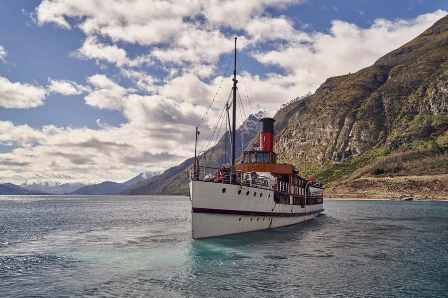Queenstown: TSS Earnslaw Cruise of Lake Whakatipu - Key things to look for on the TSS Earnslaw