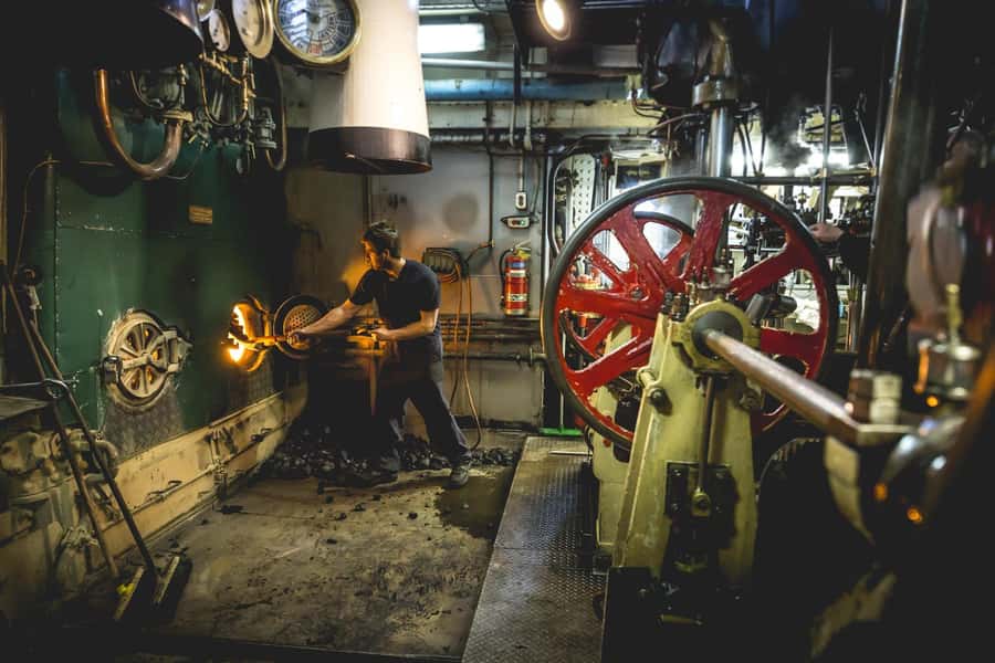 Queenstown: TSS Earnslaw Cruise of Lake Whakatipu - Below decks: where the stokers keep the ship going