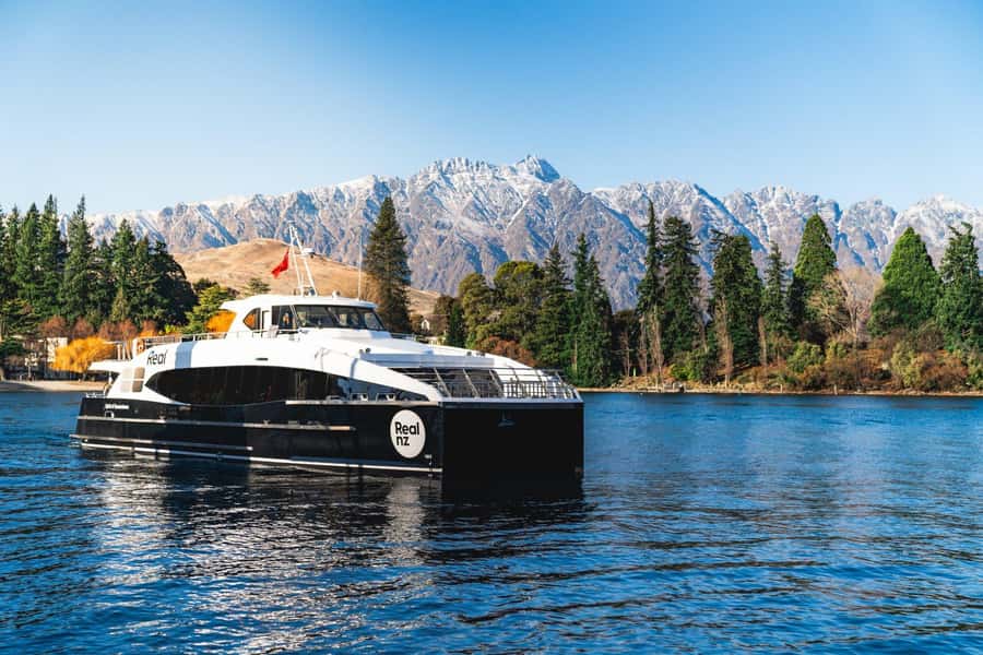 Queenstown: Walter Peak Gourmet BBQ & Lake Whakatipu Cruise - Choosing your boat: TSS Earnslaw steamship or Spirit catamaran