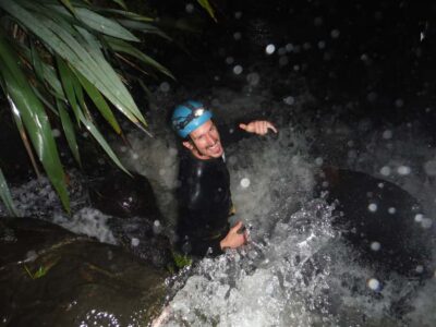 Raglan: Sunset Canyoning Tour and Glowworm Experience