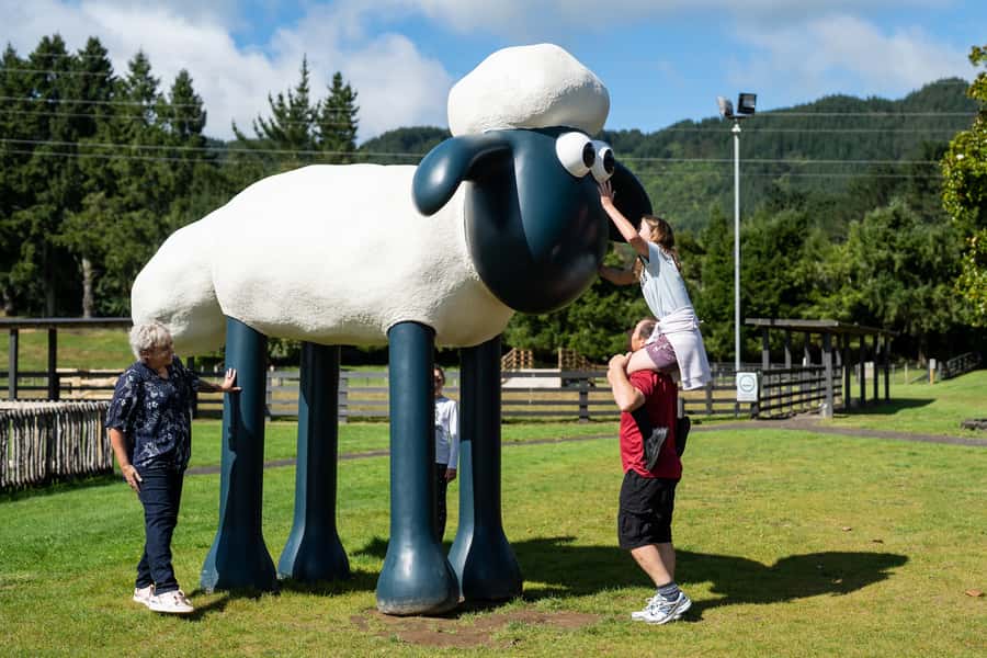 Rotorua: Authentic Kiwi Farm Experience at the Agrodome - What to bring for a farm day in Rotorua (shoes, layers, and quick-dry basics)