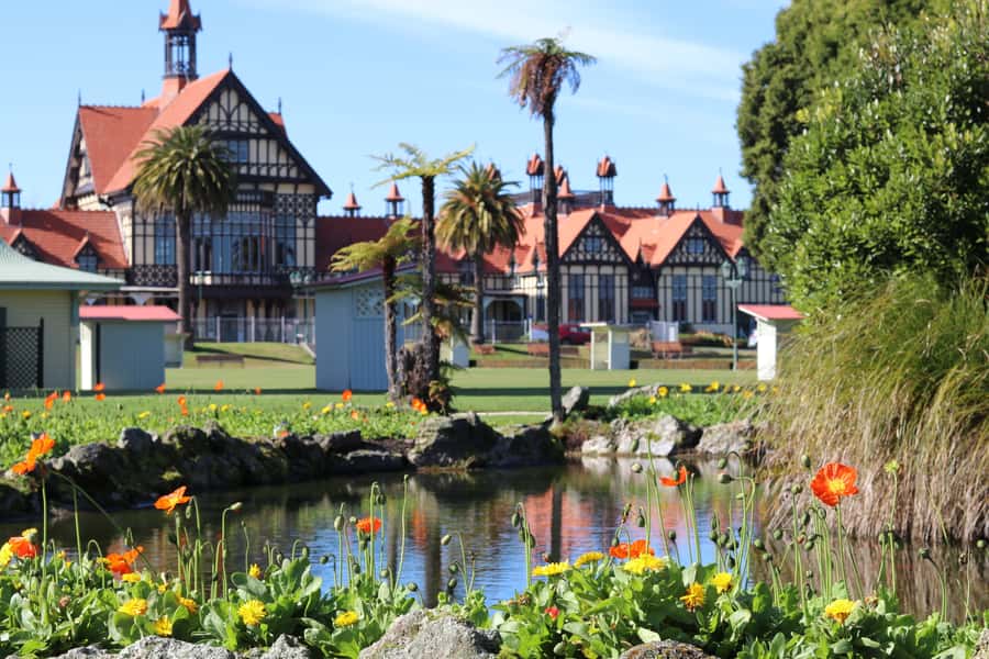 Rotorua City and Lakes Duck Tour - The Lakes Moment: Splash Down on Tikitapu and Okareka