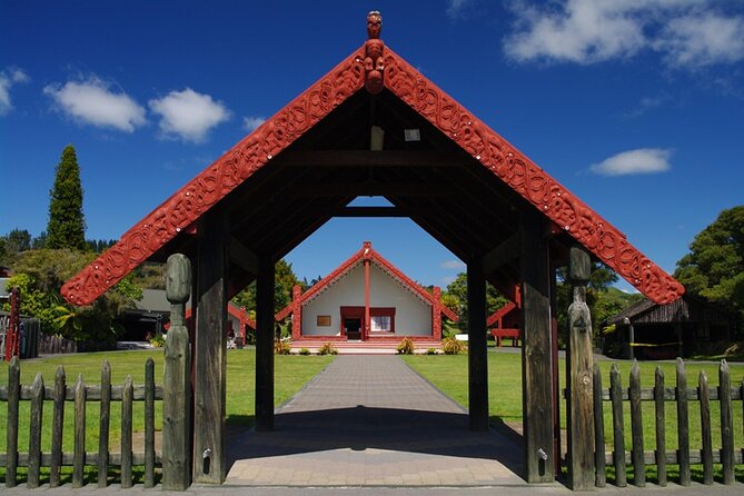 Rotorua Discovery Te Puia Tour - Government Gardens and Rachel’s Spring: the clean, calm break