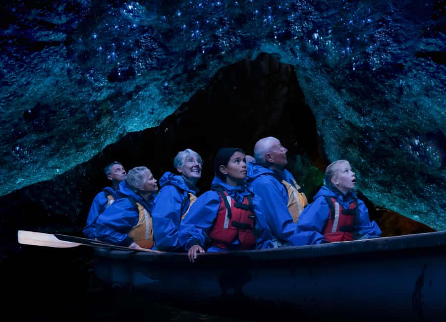 Rotorua: Evening Big Kanu Starlight Tour - Why Lake Rotoiti Makes Glowworms Feel Special