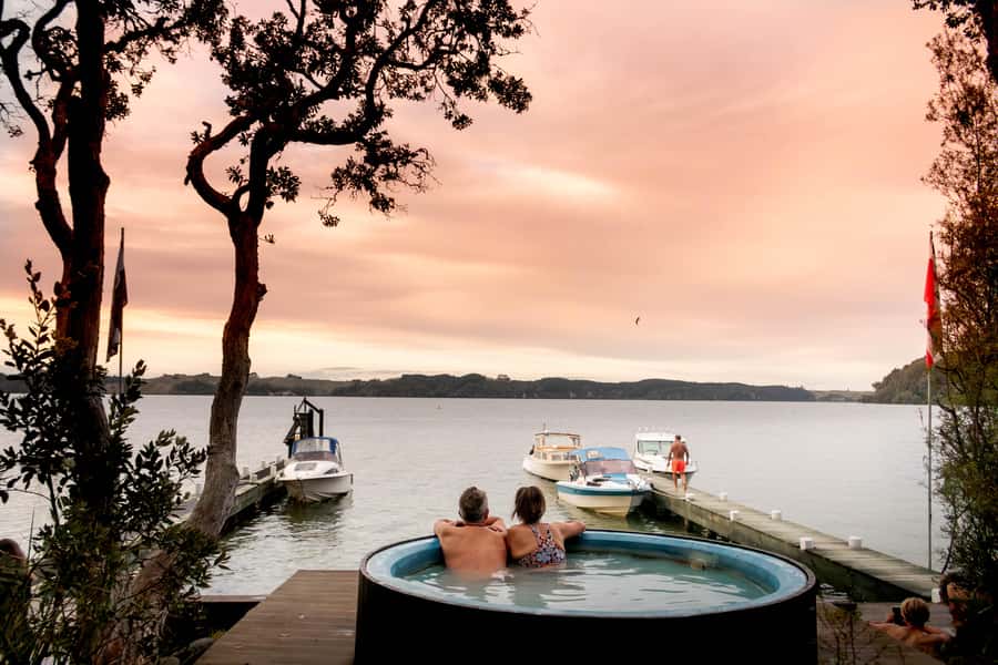 Rotorua: Evening Starlight Gourmet Kayak Tour with dinner - Māori myths, legends, and the guide voice you will notice