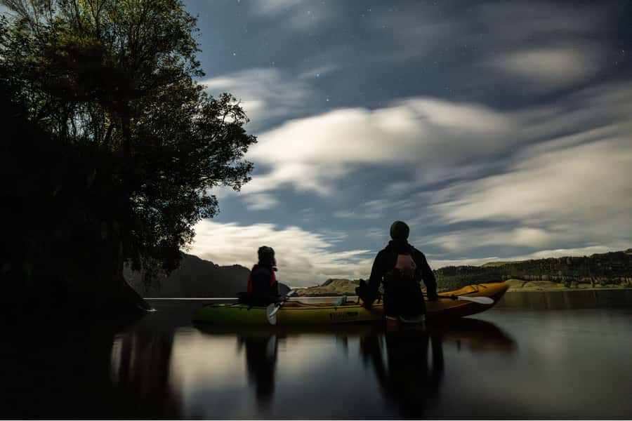 Rotorua: Glow Worm Kayak Tour - From Rotorua iSite to Lake Shore: The 15-Minute Shuttle That Sets the Tone