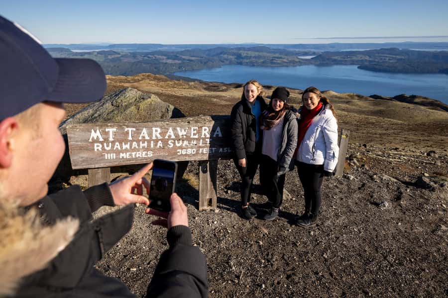 Rotorua: Helicopter Flight and Guided Walk on Mt Tarawera - The Return Flight: Rotorua From a New Angle
