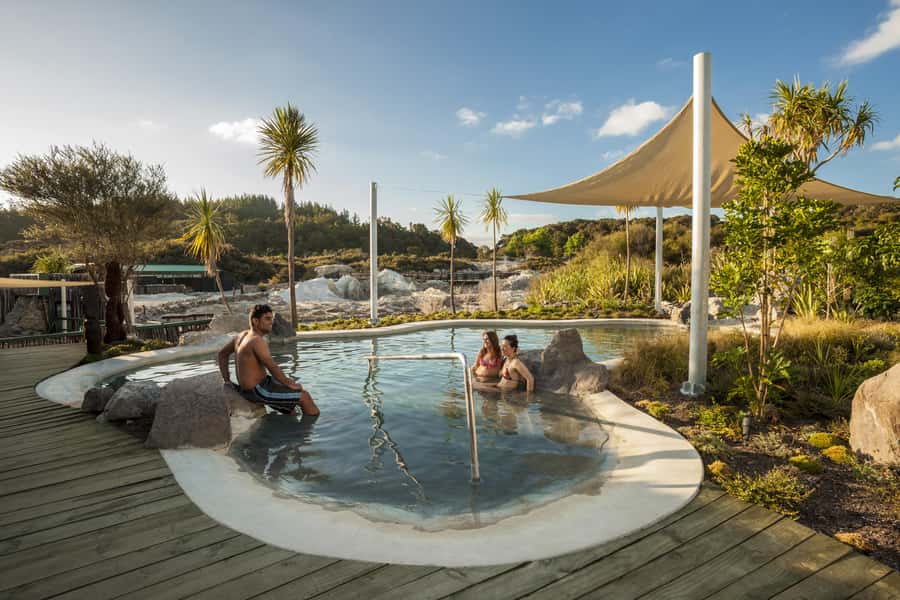 Rotorua: Hells Gate Outdoor Mud Bath & Spa Experience - Rinsing, cooling off, and the sulphur spa pools