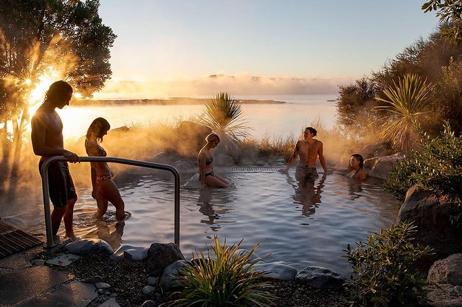 Rotorua Highlights Tour from Auckland with Optional Extras - Tirau: a 10-minute detour for corrugated iron charm