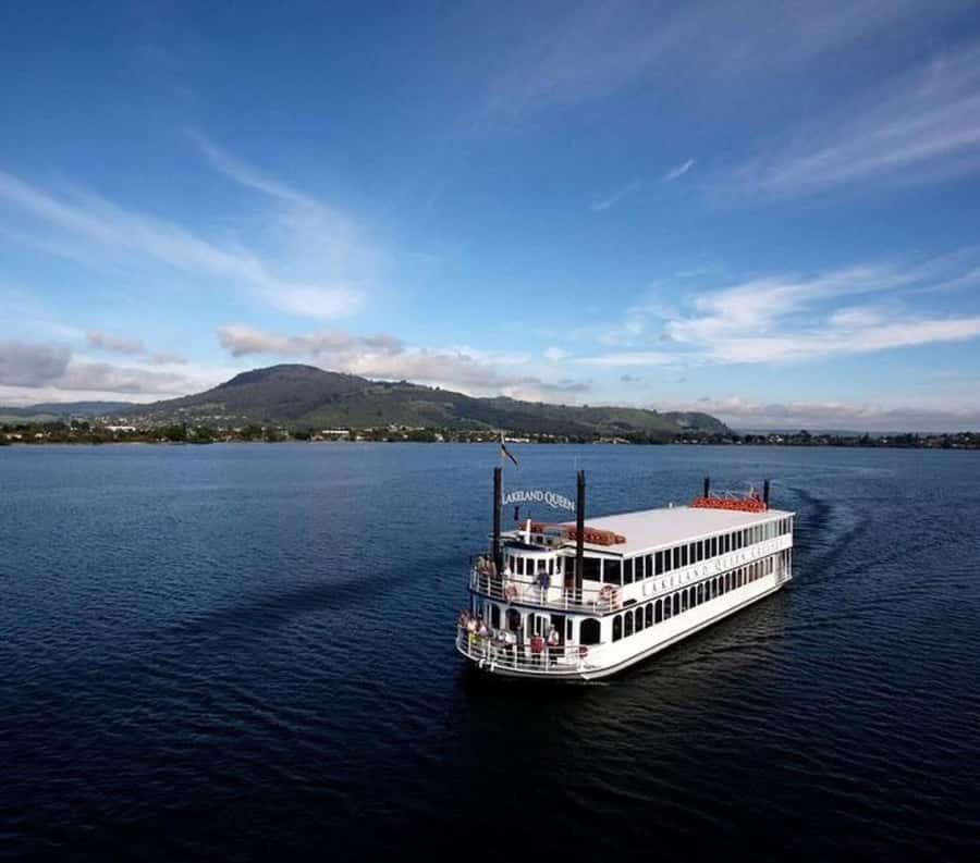Rotorua: Lake Rotorua Cruise with Buffet Dining Option - Paddle wheel views: a small consideration before you choose your spot