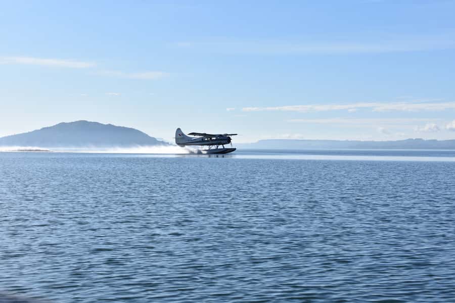 Rotorua: Scenic Flight over Mt Tarawera & Waimangu Valley - From the Rotorua lakefront to the first burst of air