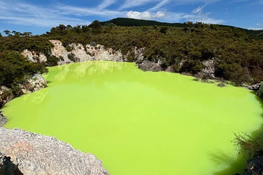 Rotorua & Taupo DayTour Waiotapu & Huka Falls from Auckland - A Full North Island Highlights Day From Auckland