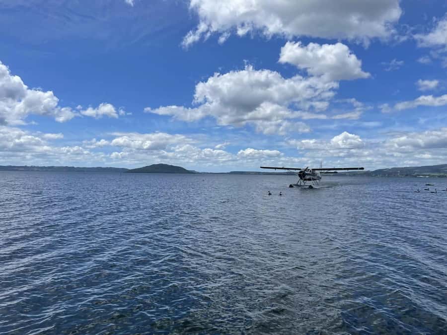 Rotorua: White Island, Mount Tarawera & Waimangu Volcanic … - Before takeoff: the safety briefing and the quick photo moment