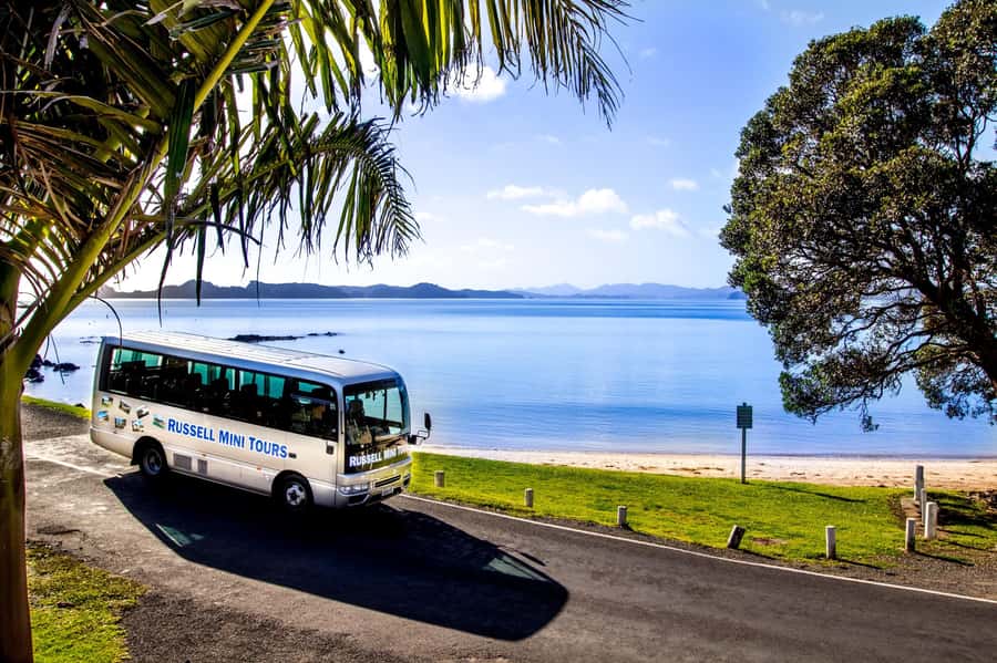 Russell: 1-Hour Sightseeing Tour by Coach & Long Beach - Tapeka Point: where stories start to feel personal