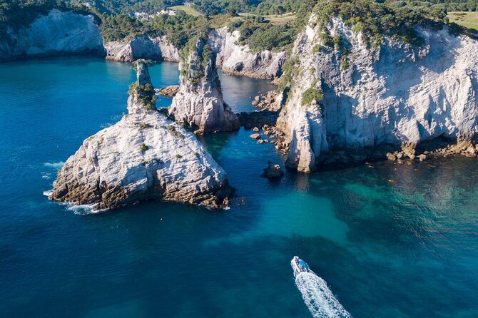 Sea Cave Adventures in the Coromandel - The Esplanade start: easy to find, easy to settle in