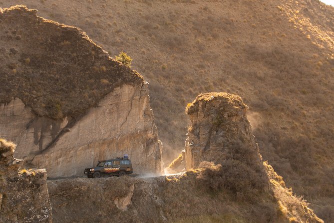 Skippers Canyon 4WD Heritage half day Tour from Queenstown - Guides, vehicles, and why the small group feels personal