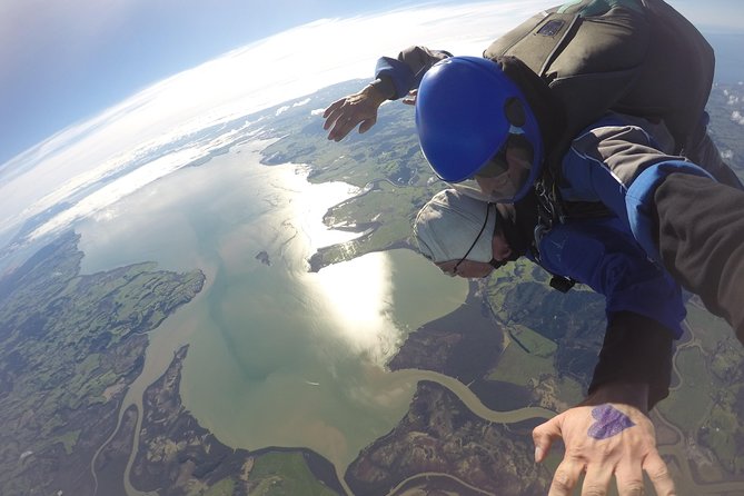 Skydive Auckland - What to wear and what to do with your hands and nerves