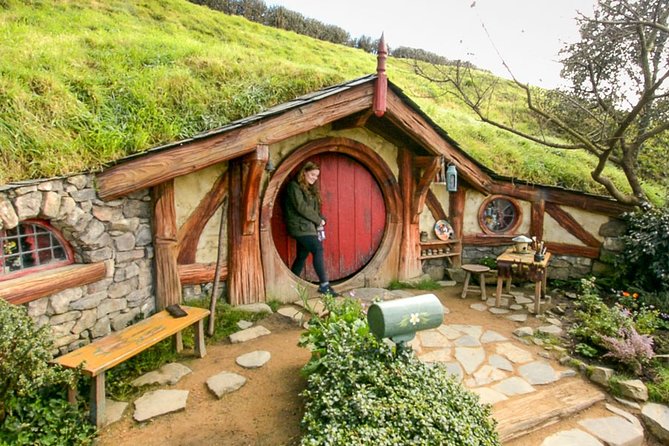 Small-Group Hobbiton Tour from Auckland with Party Marquee Lunch - Entering the Shire: 44 hobbit holes, Bag End, and the best photo stops