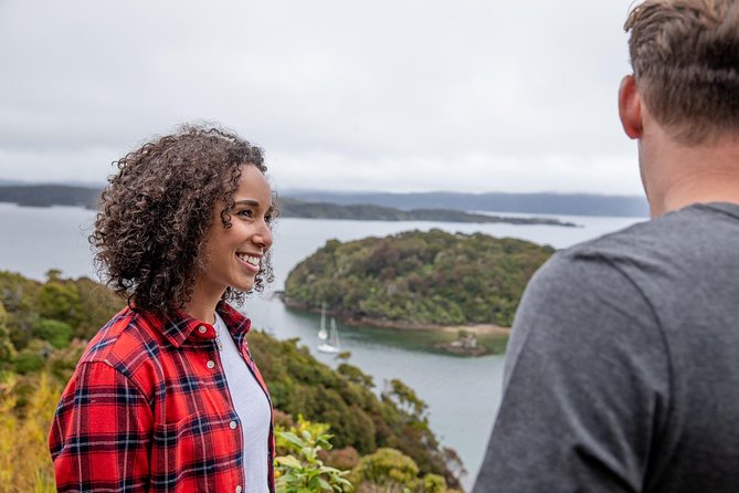 Stewart Island: Village and Bays Tour - Halfmoon and Horseshoe Bays: where the coast turns scenic fast