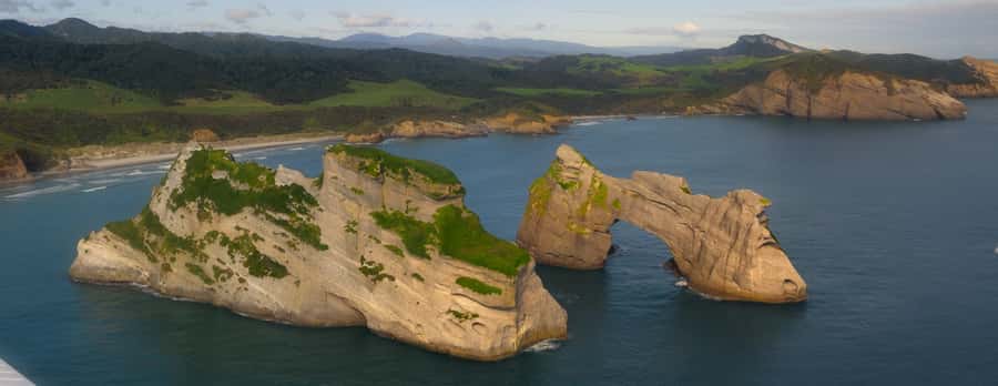Takaka: Farewell Spit/Abel Tasman Scenic Flight - Aircraft and seating: GA8 Airvan vs Piper Archer
