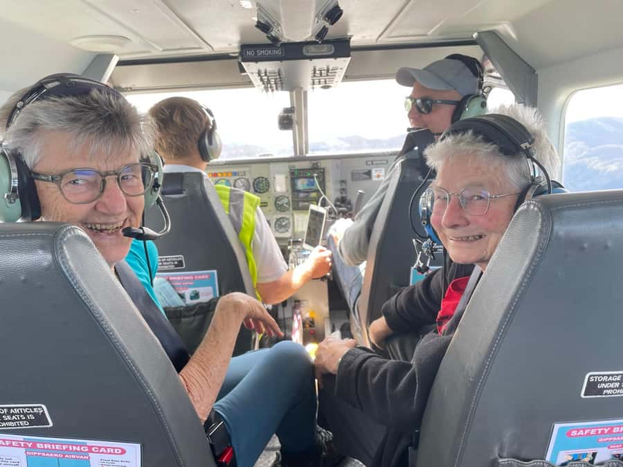 Takaka: Farewell Spit/Abel Tasman Scenic Flight - What the pilot commentary adds (beyond points on a map)