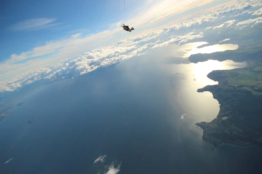 Tandem Skydive Experience in Taupo - What your 3 hours look like, from yellow Hummer to touchdown