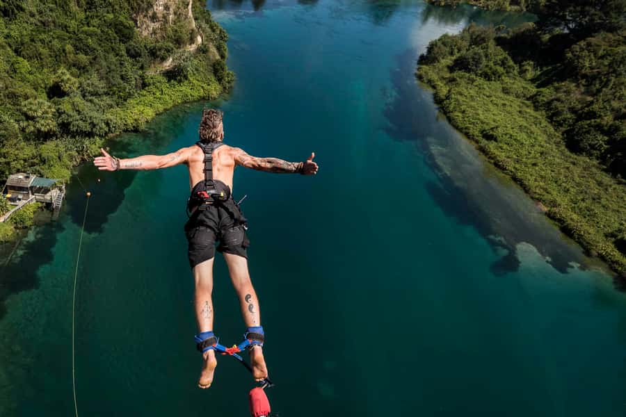 Taupō: AJ Hackett Taupō Bungy - NZ's Highest Water Touch! - Timing in Taupō: Fit It Before Lunch and Still Enjoy Town