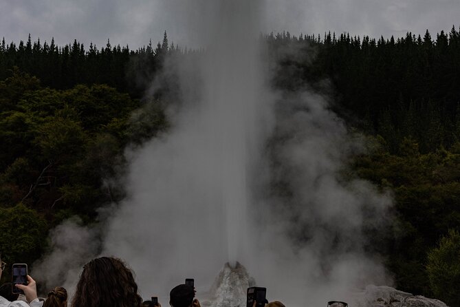 Taupo Day Trip with Orakei Korako or Waiotapu from Rotorua - Group size and guide style, where the day becomes smooth