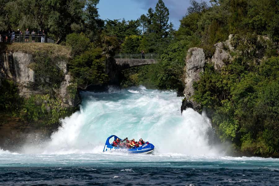 Taupō: Huka Falls 30-Minute Jet Boat Experience - Getting exclusive access to the base of Huka Falls