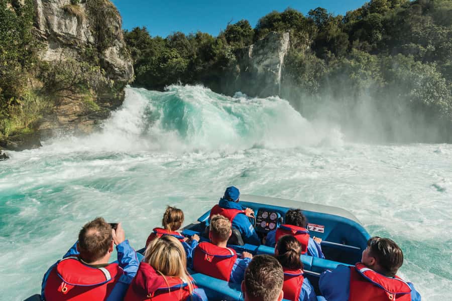 Taupō: Huka Falls 30-Minute Jet Boat Experience - Meeting point, facilities, and what to do with your stuff