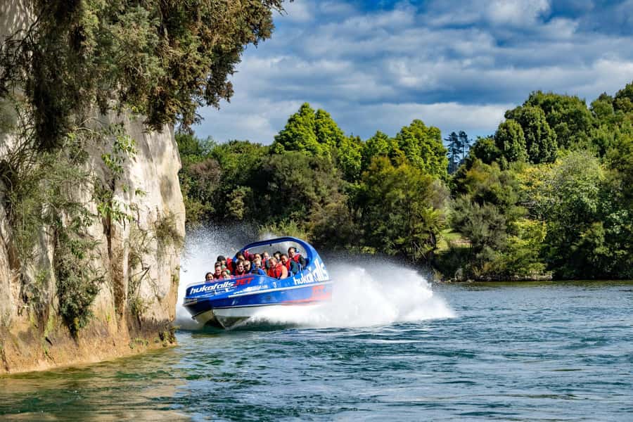 Taupō: Huka Falls 30-Minute Jet Boat Experience - How the driver commentary adds value, not just narration