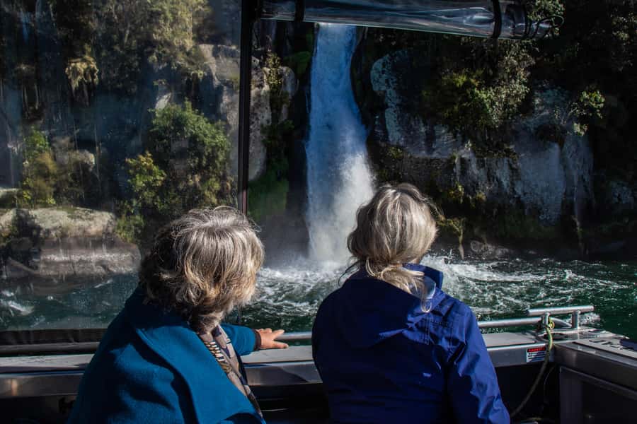 Taupo: Lake Taupo Western Bays Catamaran Tour with Bush Walk - Quick hits before you board