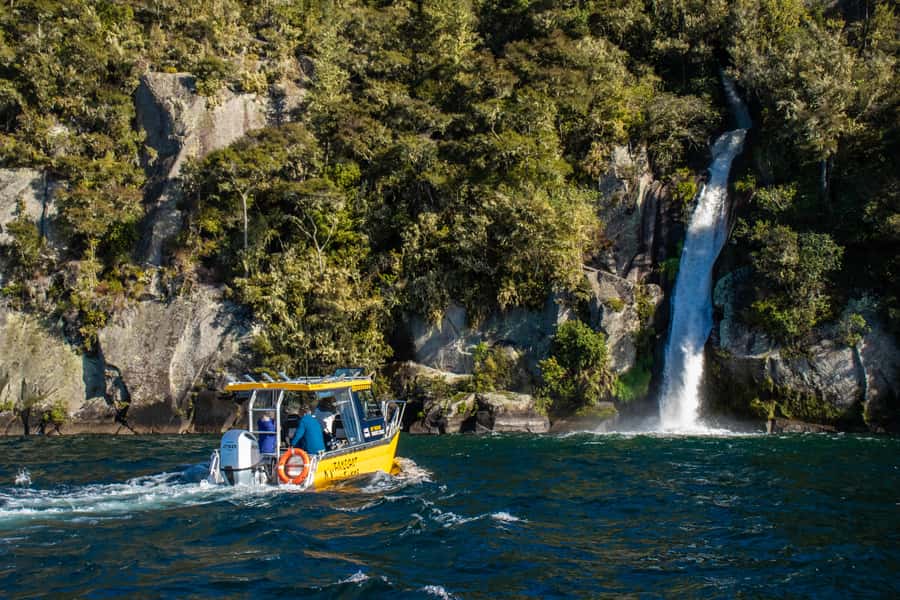Taupo: Lake Taupo Western Bays Catamaran Tour with Bush Walk - Arriving at Kinloch Marina and getting your bearings fast