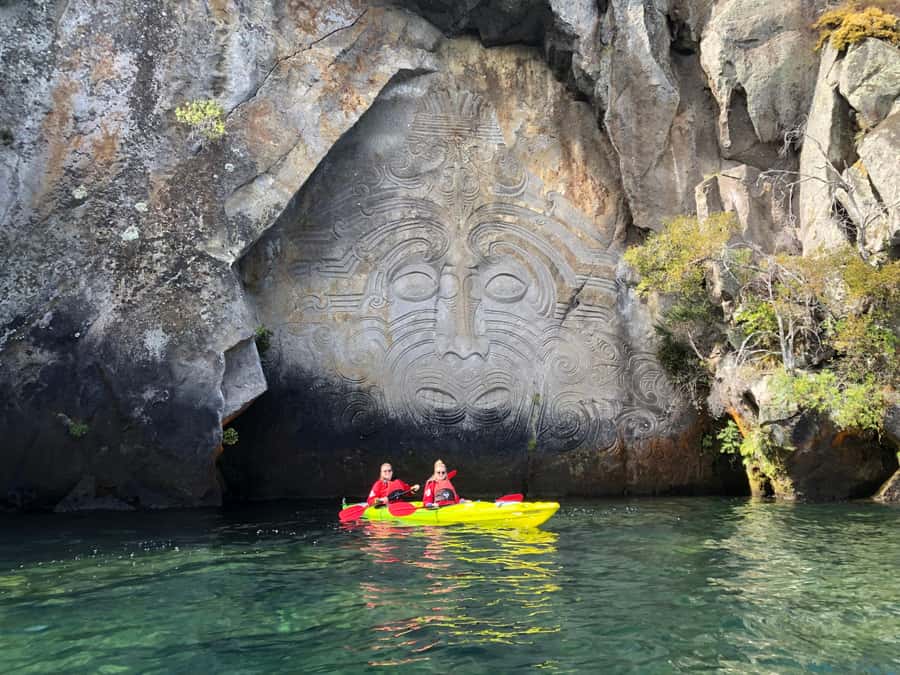 Taupo: Maori Rock Carvings Kayaking Tour - Māori rock carvings up close, with stories that give them meaning