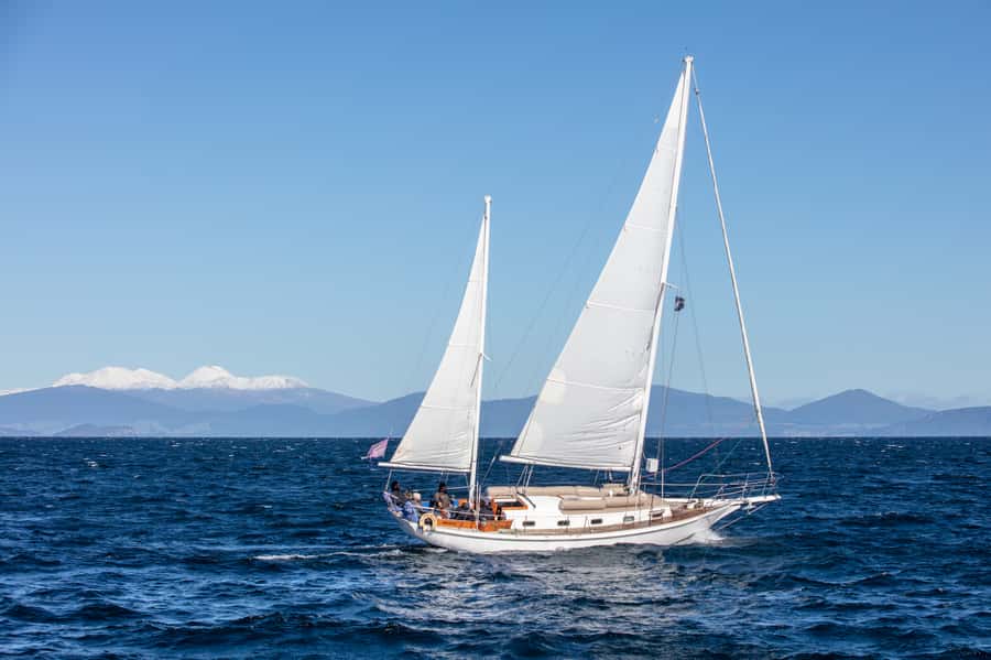 Taupō: Sail Barbary Eco Sailing to the Maori Rock Carvings - Your 150-minute flow on the water, from safety briefing to return