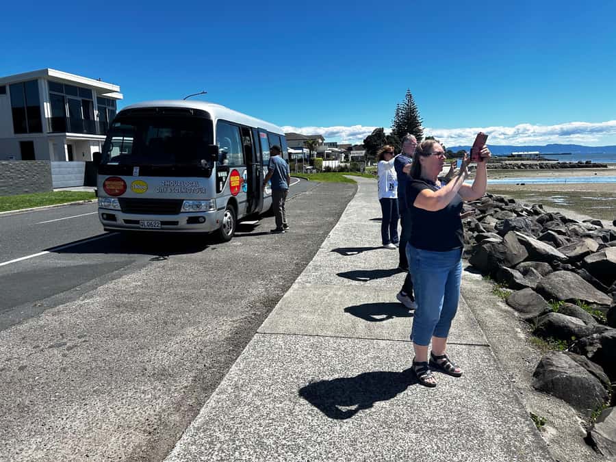 Tauranga City & Scenic Sightseeing 2-hour Local Tour - Scenic Lookout stop: the photo moment over the Coromandel and White Island