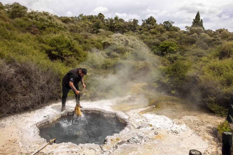 Te Puia: Tuku Iho Trail with Cultural Show - Te Puia’s geothermal valley and Māori culture, packed into one guided run