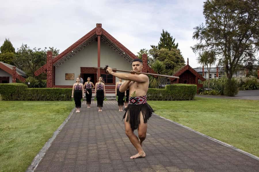 Te Puia: Tuku Iho Trail with Cultural Show - The New Zealand Māori Arts and Crafts Institute, for more than sightseeing