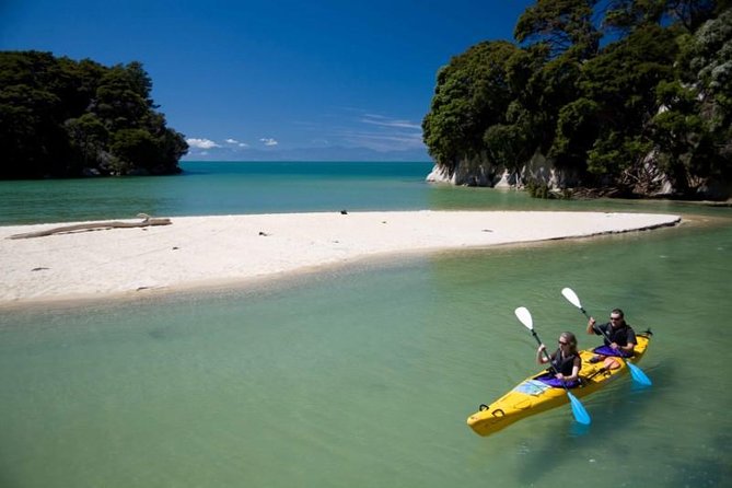 The Family Cruiser - Split Apple Rock: the star stop with caves and nesting birds