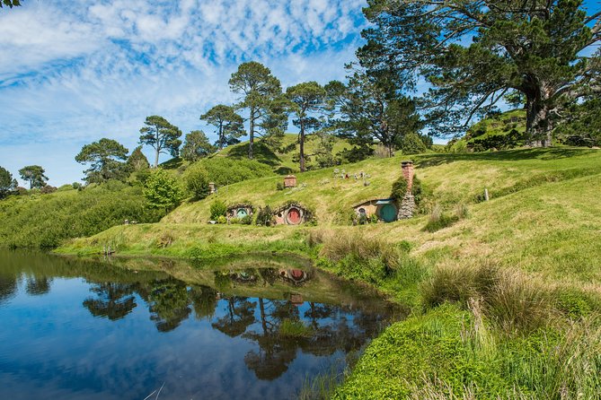 The Hobbiton Movie Set Small-Group Guided Tour from Auckland - Comfort and included extras on the Auckland drive