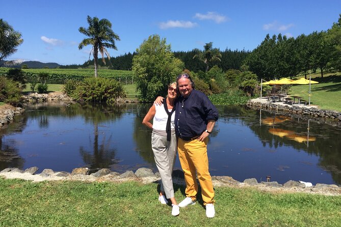 Vineyards Honey and Black Sand Beaches from Auckland - What to expect from tastings and lunch (no mystery, just structure)