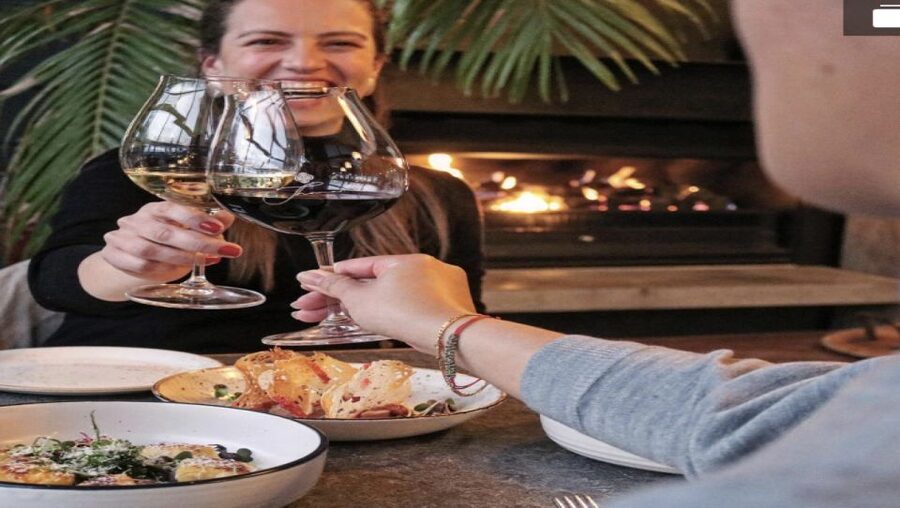 Waiheke Island: Maori Cultural Tour + Lunch + Wine - Lunch at Three Seven Two Across From Onetangi Beach