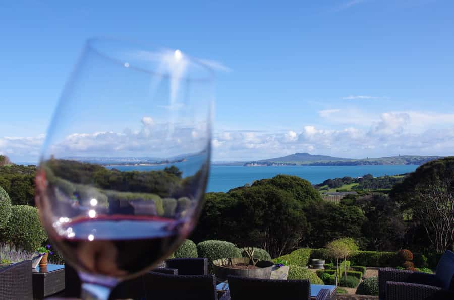 Waiheke Island Wine Tours - PREMIUM Wines - Max 11 clients ! - Lunch in Oneroa: choose your place, then enjoy the village
