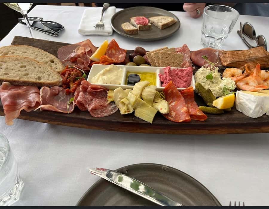 Waiheke: Scenic Taste and Graze Tour with Wine, Whisky, Beer - What the guides really do for you (and why it matters)