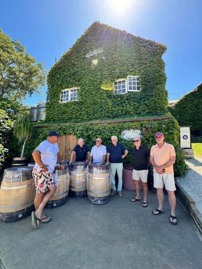 Waiheke: Scenic Taste and Graze Tour with Wine, Whisky, Beer - The scenic drive through Oneroa and Onetangi: sightseeing you do while you listen